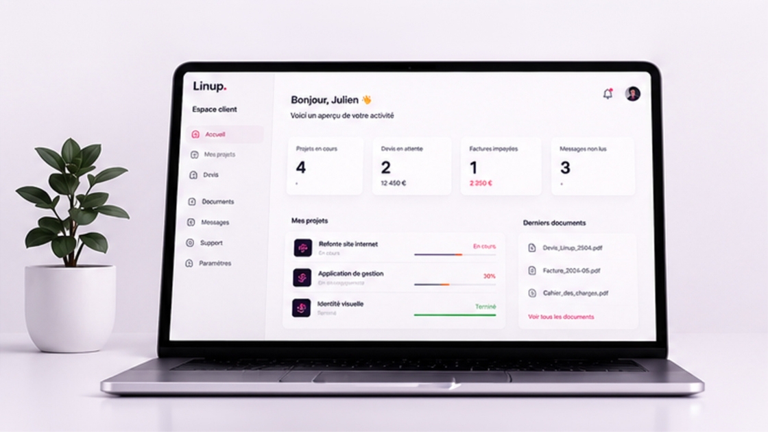 Interface de portail client avec tableaux et statuts